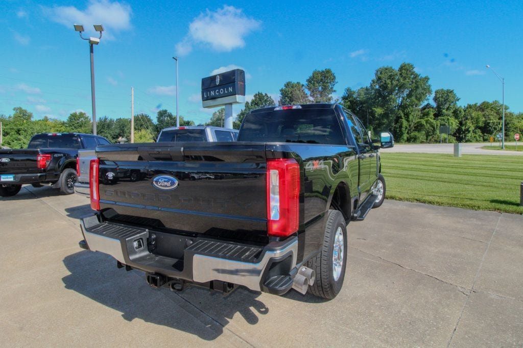 Used 2026 Ford F250 XLT AWD/4WD image 3