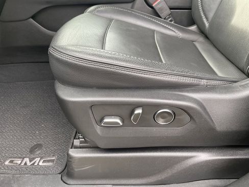 Used 2023 GMC Yukon XL Denali w/ Denali Reserve Package image 11