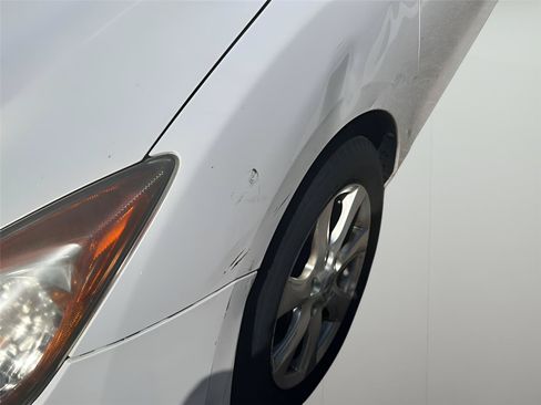 Used 2011 MAZDA MAZDA3 i Touring FWD image 3