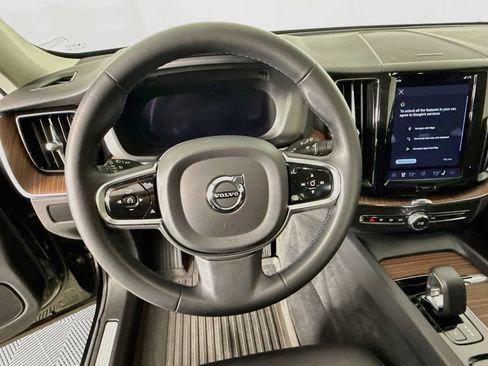 Used 2023 Volvo XC60 B5 Plus AWD/4WD image 12