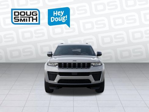 New 2026 Jeep Grand Cherokee Altitude image 6