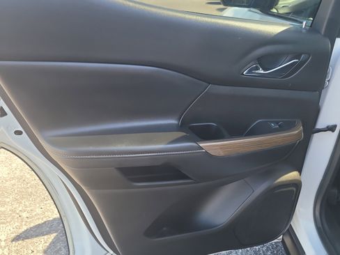 Used 2023 GMC Acadia SLE w/ Driver Convenience Package image 13