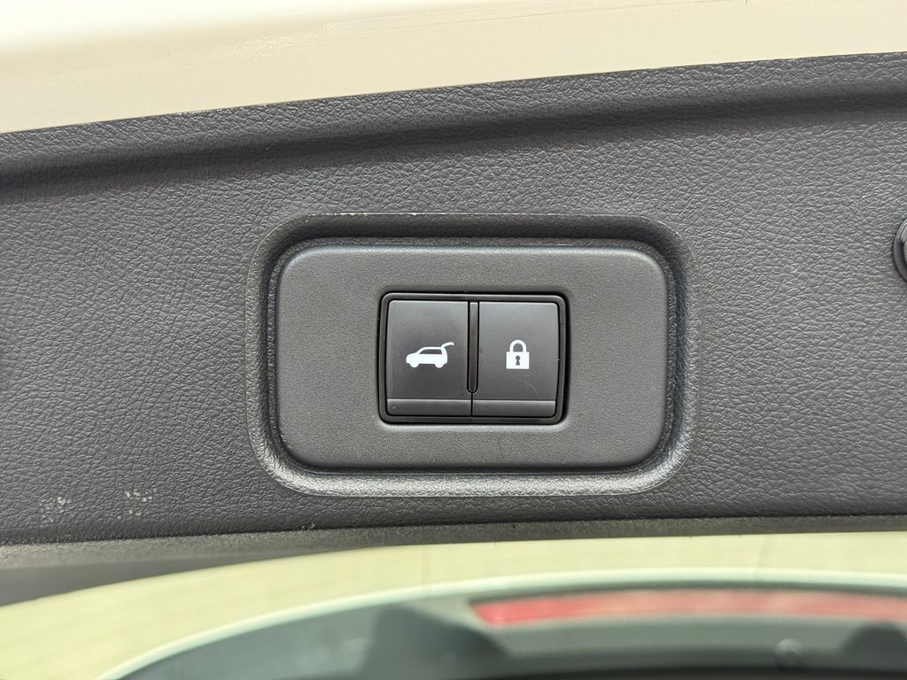 Used 2025 Nissan Pathfinder SV FWD image 13