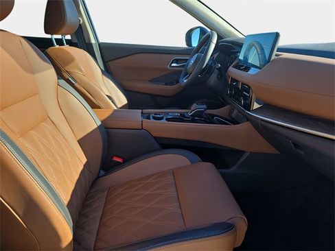 Used 2024 Nissan Rogue Platinum image 12