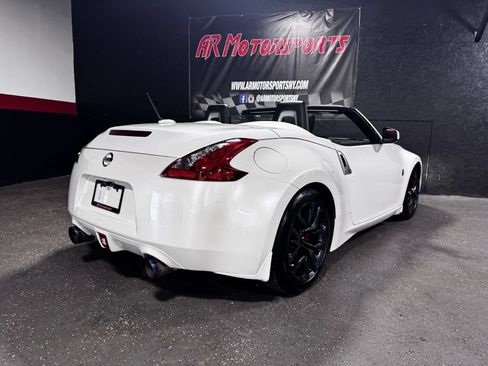 Used 2015 Nissan 370Z Roadster RWD image 4