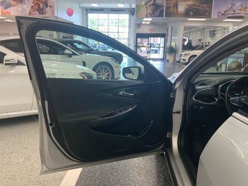 Used 2017 Chevrolet Malibu LT FWD image 28