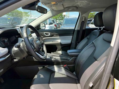 Certified 2022 Jeep Compass Latitude w/ Convenience Group image 16