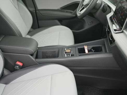 New 2025 Volkswagen Tiguan SE image 17