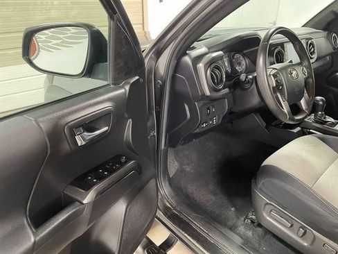 Used 2023 Toyota Tacoma TRD Off-Road w/ Advanced Technology Package AWD/4WD image 9