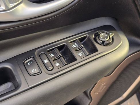 Used 2023 Jeep Renegade Latitude AWD/4WD image 19