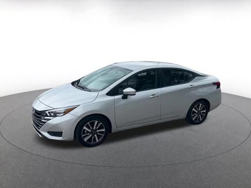 Used 2025 Nissan Versa SV FWD image 7