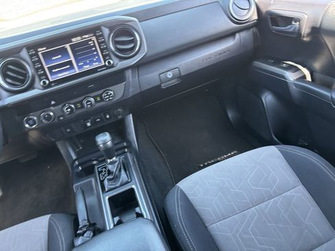 Used 2020 Toyota Tacoma TRD Off-Road AWD/4WD image 14