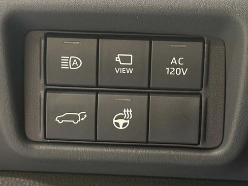 Certified 2025 Toyota Highlander Platinum image 18