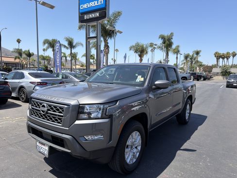 Used 2024 Nissan Frontier SV w/ SV Convenience Package RWD image 4