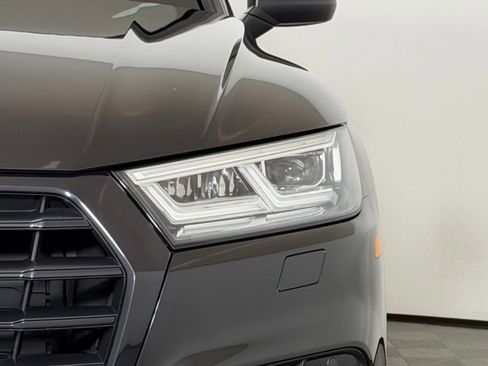 Used 2020 Audi Q5 2.0T Titanium Premium Plus w/ Premium Plus Package AWD/4WD image 11
