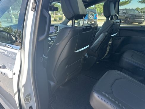 New 2026 Chrysler Pacifica Select image 43