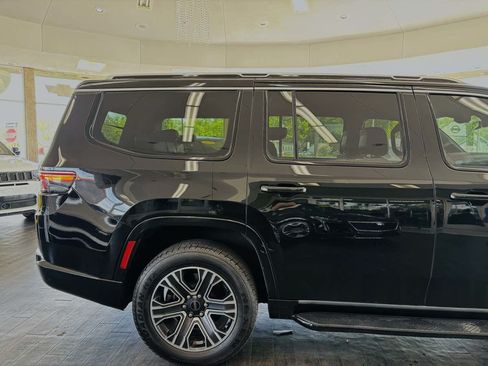 Used 2025 Jeep Wagoneer Series II AWD/4WD image 6