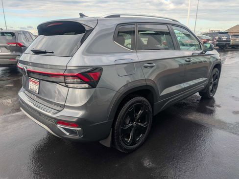 Certified 2025 Volkswagen Taos SEL w/ Taos Adventure Package image 7