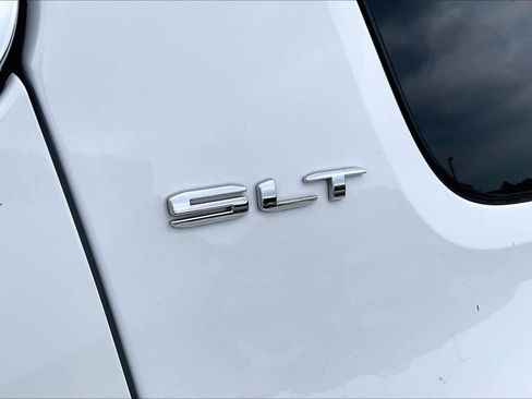 Certified 2023 GMC Acadia SLT AWD/4WD image 18