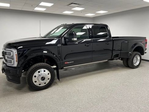 Used 2025 Ford F450 Platinum w/ FX4 Off-Road Package AWD/4WD image 6