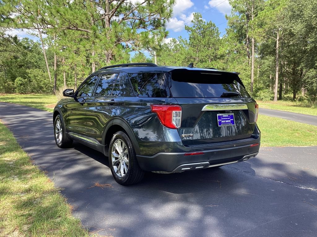 Used 2023 Ford Explorer XLT RWD image 3