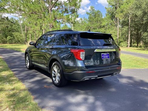 Used 2023 Ford Explorer XLT w/ Equipment Group 202A RWD image 3