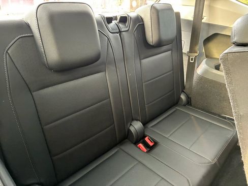 Used 2018 Volkswagen Tiguan SE FWD image 25