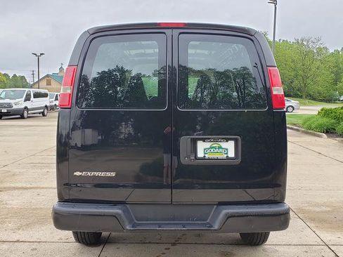Used 2018 Chevrolet Express 2500 w/ Driver Convenience Package RWD image 4