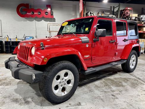 Used 2013 Jeep Wrangler Unlimited Sahara AWD/4WD image 3
