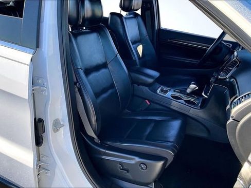 Used 2019 Jeep Grand Cherokee Limited image 27