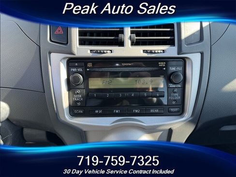 Used 2010 Toyota Yaris 4-Door Hatchback image 15