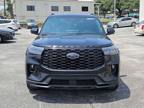 Used 2025 Ford Explorer ST-Line w/ ST-Line Street Pack AWD/4WD image 8