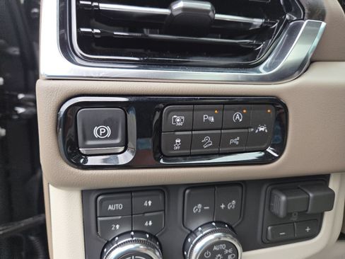 New 2026 GMC Yukon XL Denali w/ Denali Reserve Package AWD/4WD image 17