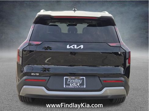 New 2026 Kia EV9 Wind image 5