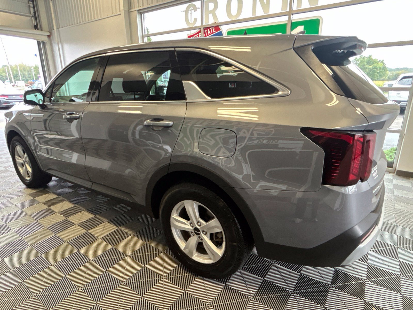 Used 2025 Kia Sorento LX FWD image 4