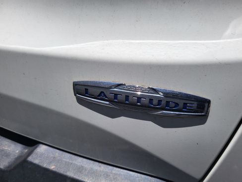 Used 2019 Jeep Renegade Latitude w/ Cold Weather Group AWD/4WD image 9