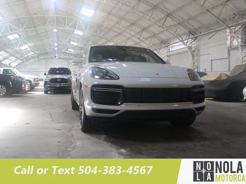 Used 2020 Porsche Cayenne Turbo image 5