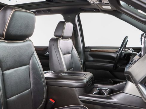 Used 2021 Chevrolet Suburban Premier w/ Premium Package image 32