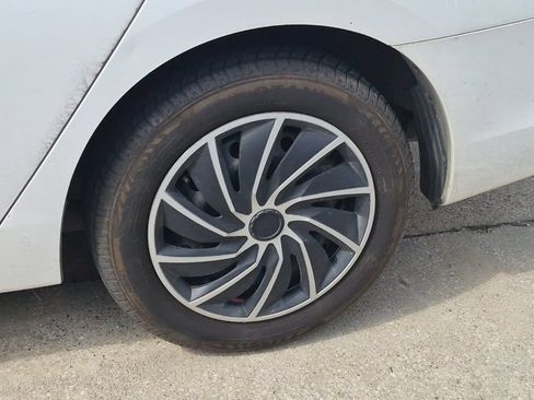 Used 2017 Nissan Sentra SV FWD image 11
