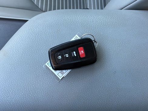 Used 2022 Toyota Camry SE FWD image 29