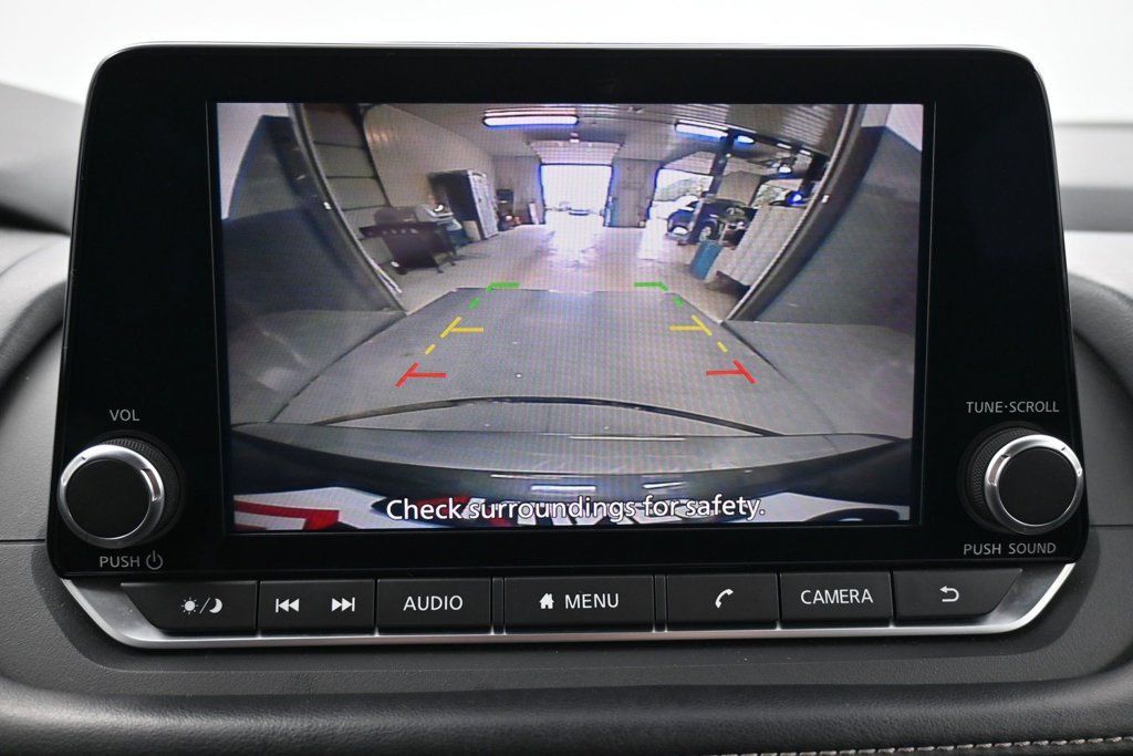 Used 2024 Nissan Rogue SV FWD image 11