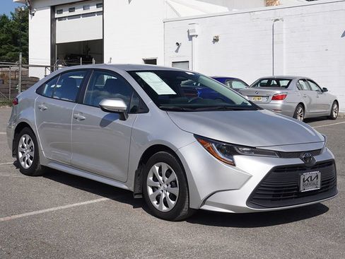 Used 2024 Toyota Corolla LE FWD image 39