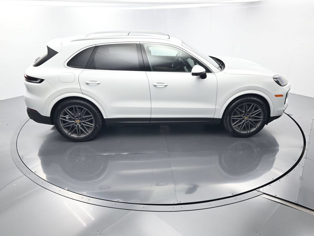 Certified 2024 Porsche Cayenne AWD/4WD image 37
