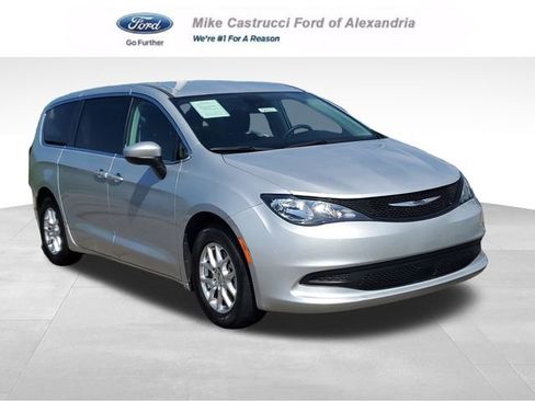 Used 2023 Chrysler Voyager LX FWD image 1