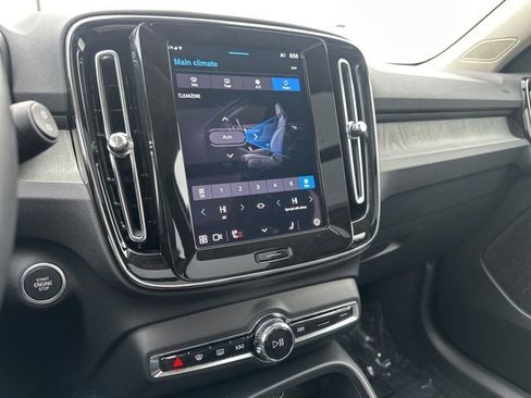 Certified 2025 Volvo XC40 B5 Core image 20
