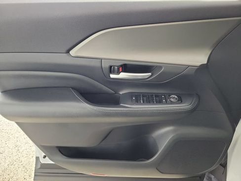 Used 2024 Toyota Grand Highlander FWD image 23