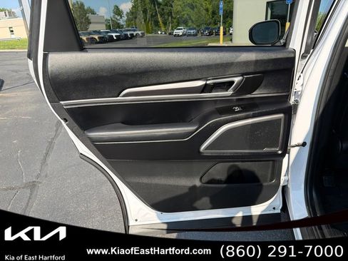 Certified 2024 Kia Telluride S w/ S Sunroof Package AWD/4WD image 17