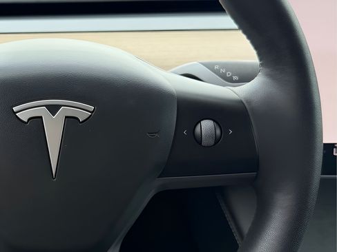 Used 2023 Tesla Model Y Long Range AWD/4WD image 41