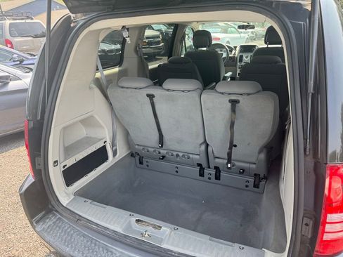 Used 2010 Chrysler Town & Country LX image 51