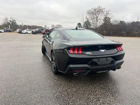 Used 2025 Ford Mustang Coupe image 5